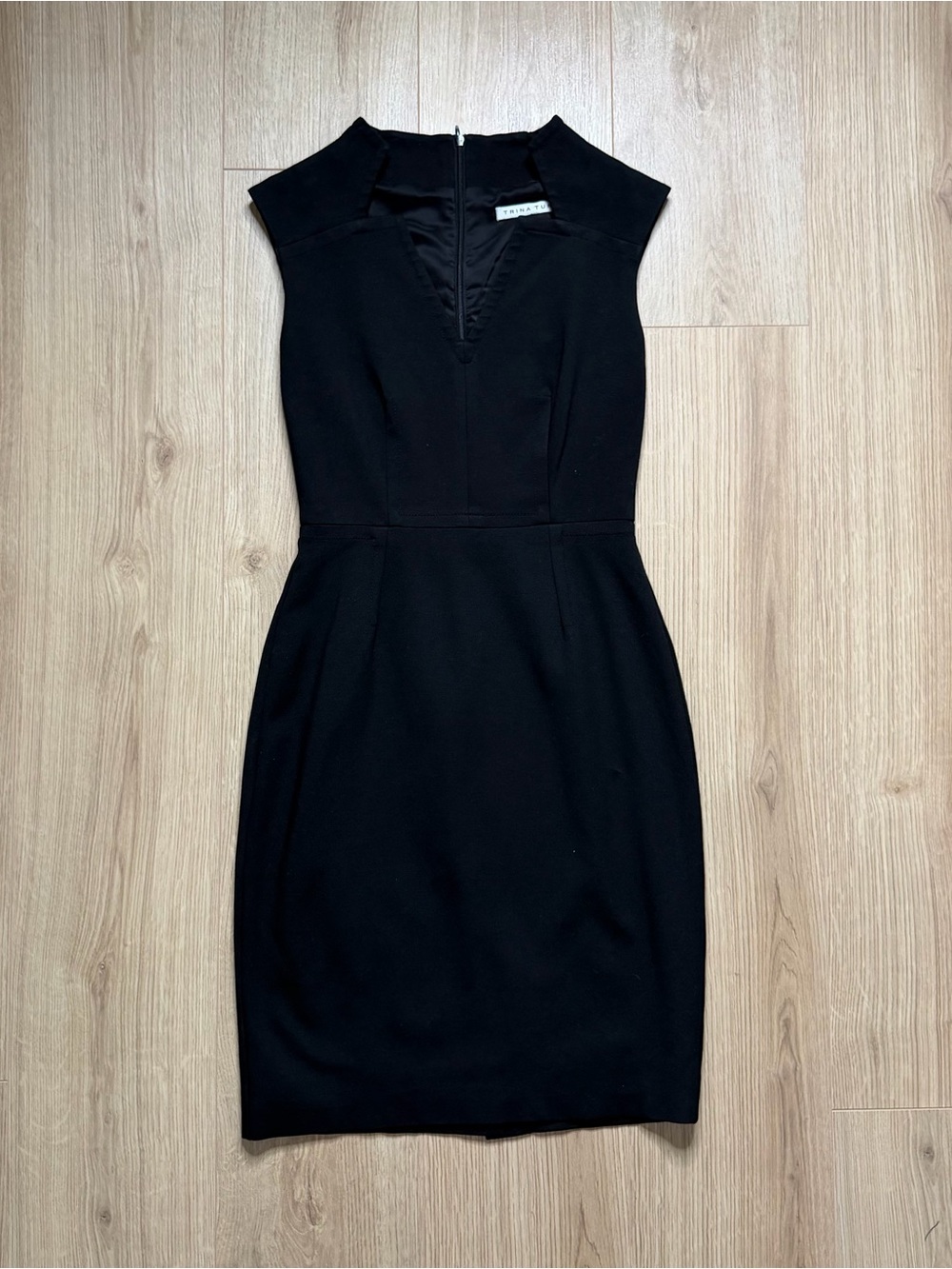 Trina Turk Sheath Dress Size Small